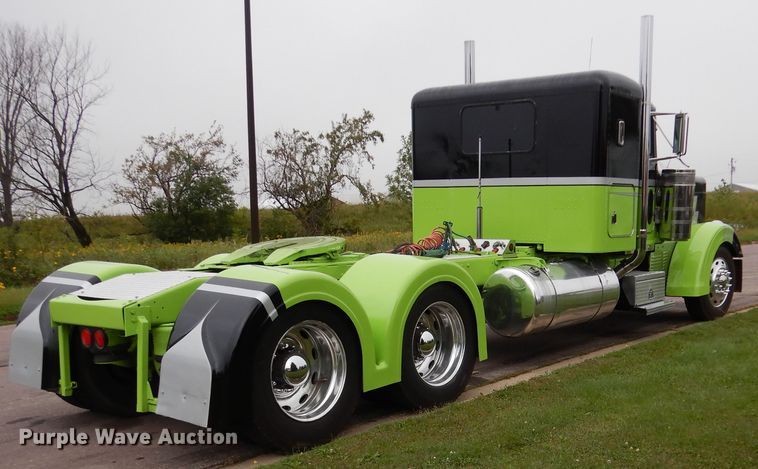 image for item AF9981 1993 Peterbilt 379  semi truck