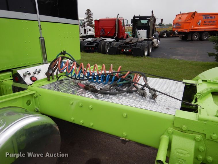 image for item AF9981 1993 Peterbilt 379  semi truck