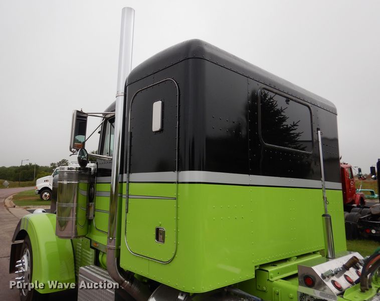 image for item AF9981 1993 Peterbilt 379  semi truck