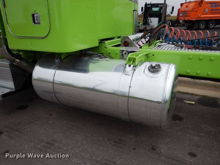 image for item AF9981 1993 Peterbilt 379  semi truck