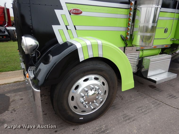 image for item AF9981 1993 Peterbilt 379  semi truck