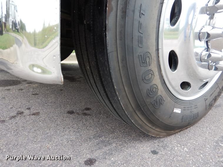 image for item AF9981 1993 Peterbilt 379  semi truck