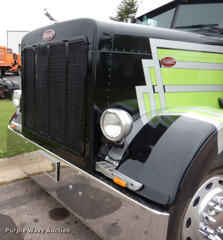 image for item AF9981 1993 Peterbilt 379  semi truck