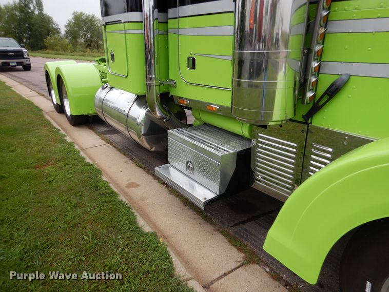 image for item AF9981 1993 Peterbilt 379  semi truck