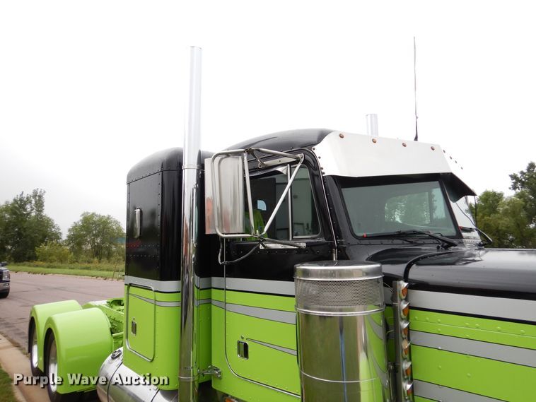 image for item AF9981 1993 Peterbilt 379  semi truck