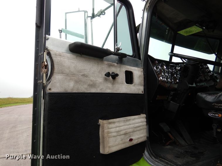 image for item AF9981 1993 Peterbilt 379  semi truck