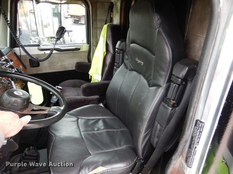 image for item AF9981 1993 Peterbilt 379  semi truck