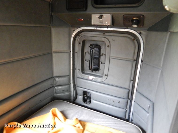 image for item AF9981 1993 Peterbilt 379  semi truck