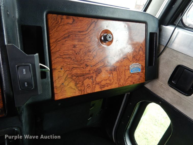 image for item AF9981 1993 Peterbilt 379  semi truck