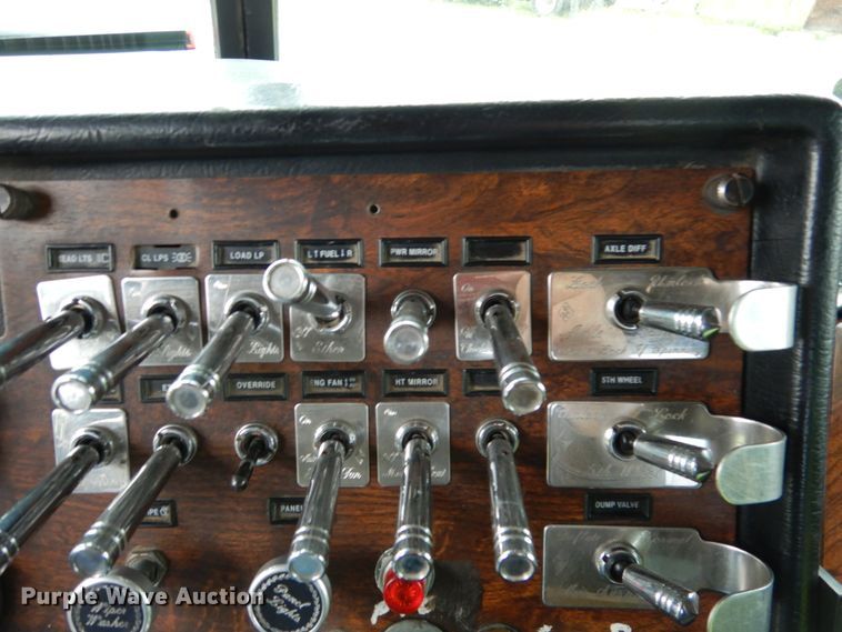 image for item AF9981 1993 Peterbilt 379  semi truck