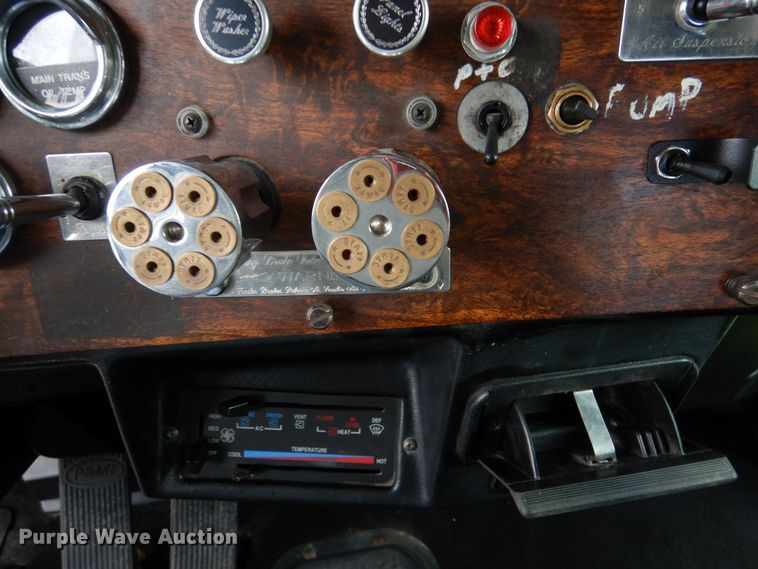 image for item AF9981 1993 Peterbilt 379  semi truck