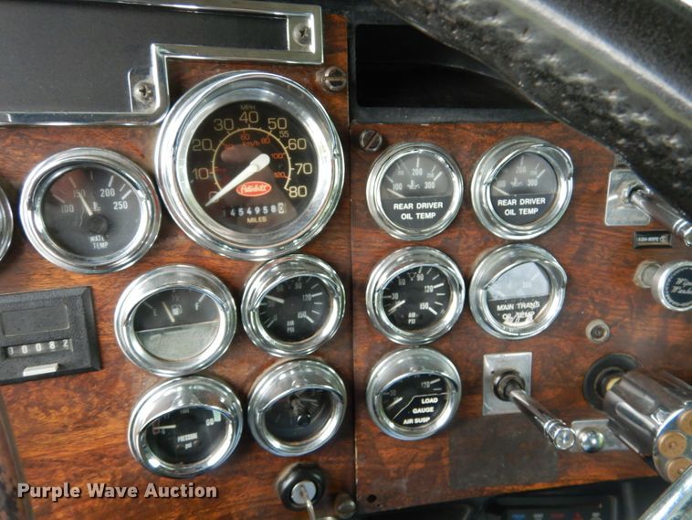 image for item AF9981 1993 Peterbilt 379  semi truck