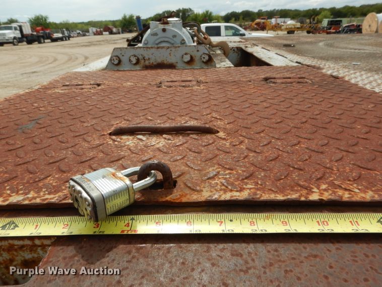 image for item DF2642 2000 Trail King TK70HT-482 drop deck equipment trailer