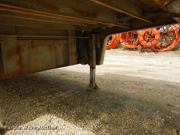 image for item DF2642 2000 Trail King TK70HT-482 drop deck equipment trailer