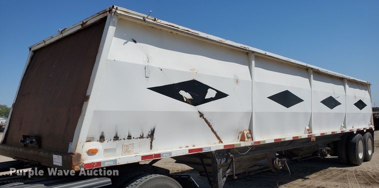 image for item DF5699 1994 Wheeler double hopper grain trailer