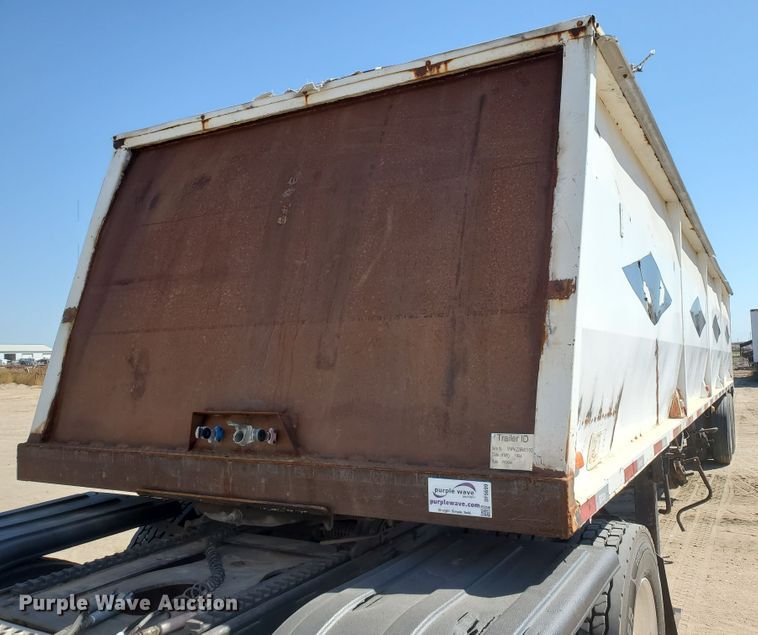 image for item DF5699 1994 Wheeler double hopper grain trailer