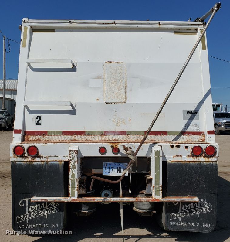 image for item DF5699 1994 Wheeler double hopper grain trailer