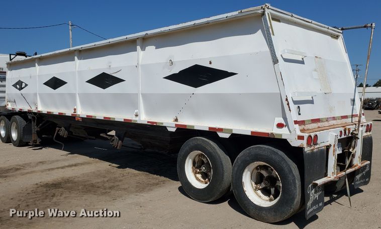 image for item DF5699 1994 Wheeler double hopper grain trailer
