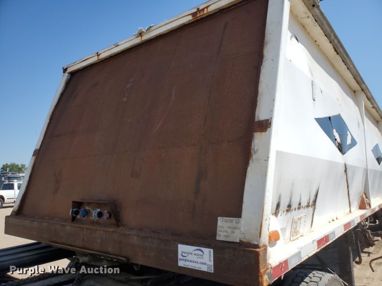 image for item DF5699 1994 Wheeler double hopper grain trailer