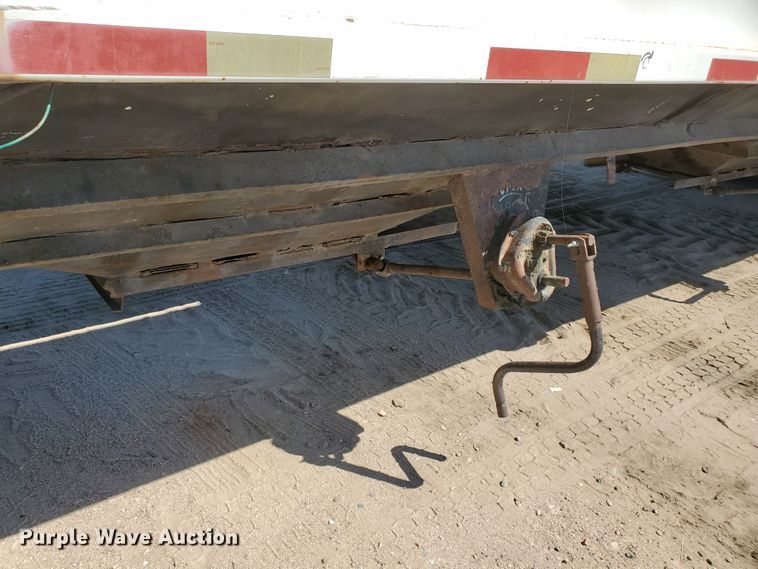 image for item DF5699 1994 Wheeler double hopper grain trailer