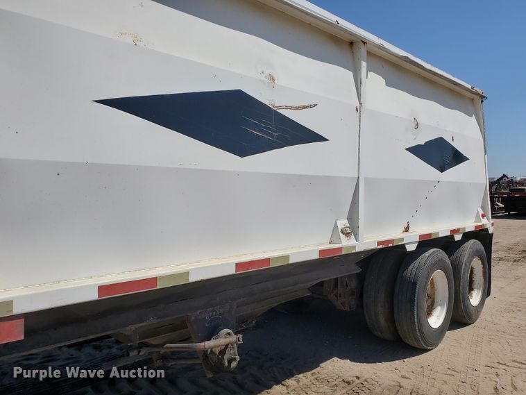 image for item DF5699 1994 Wheeler double hopper grain trailer