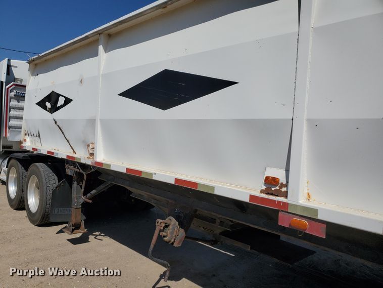 image for item DF5699 1994 Wheeler double hopper grain trailer