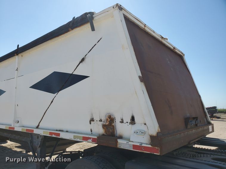 image for item DF5699 1994 Wheeler double hopper grain trailer