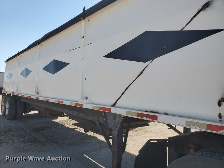 image for item DF5699 1994 Wheeler double hopper grain trailer