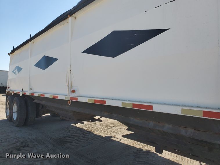 image for item DF5699 1994 Wheeler double hopper grain trailer