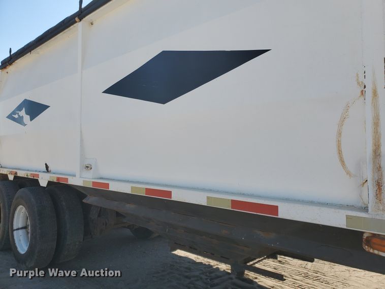 image for item DF5699 1994 Wheeler double hopper grain trailer