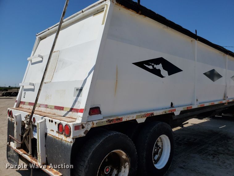image for item DF5699 1994 Wheeler double hopper grain trailer
