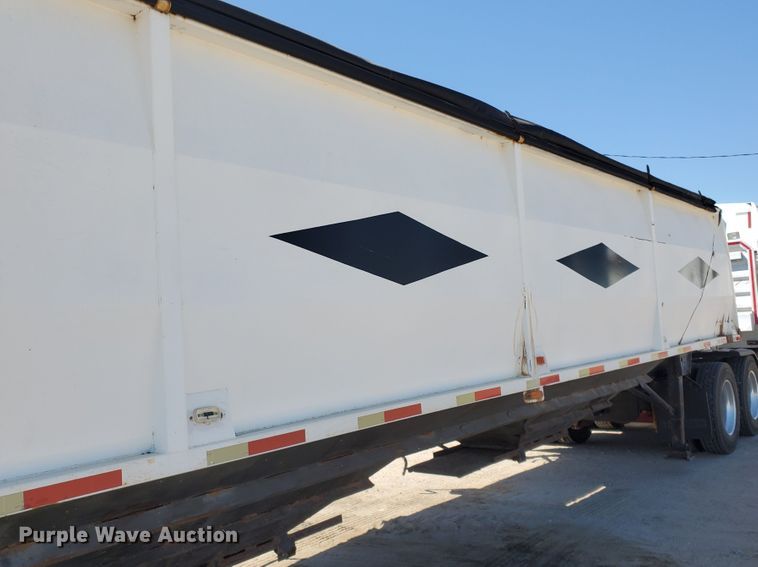 image for item DF5699 1994 Wheeler double hopper grain trailer