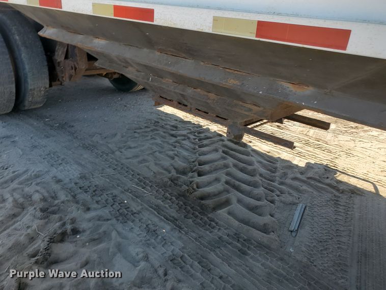 image for item DF5699 1994 Wheeler double hopper grain trailer