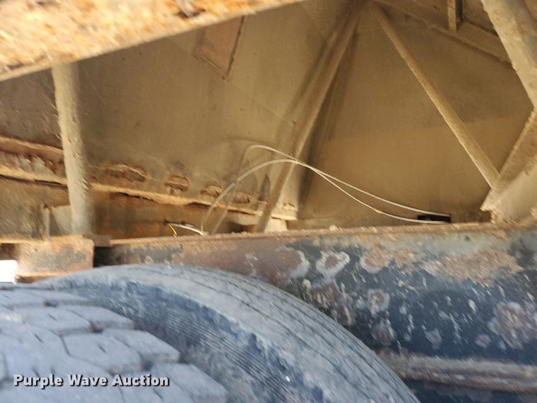 image for item DF5699 1994 Wheeler double hopper grain trailer