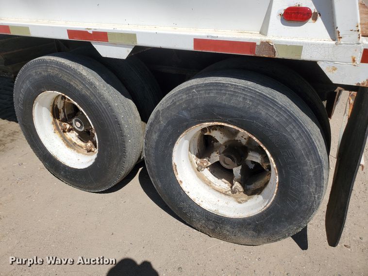 image for item DF5699 1994 Wheeler double hopper grain trailer