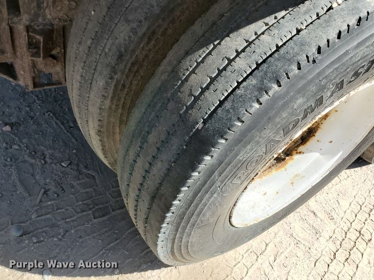 image for item DF5699 1994 Wheeler double hopper grain trailer