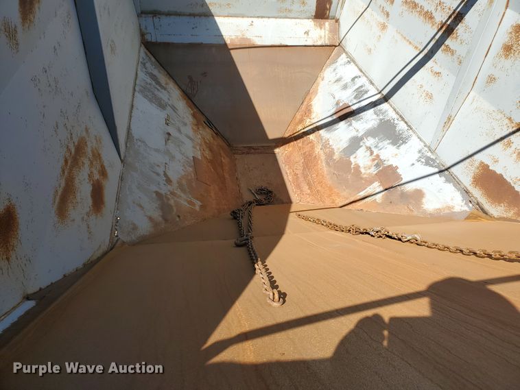 image for item DF5699 1994 Wheeler double hopper grain trailer