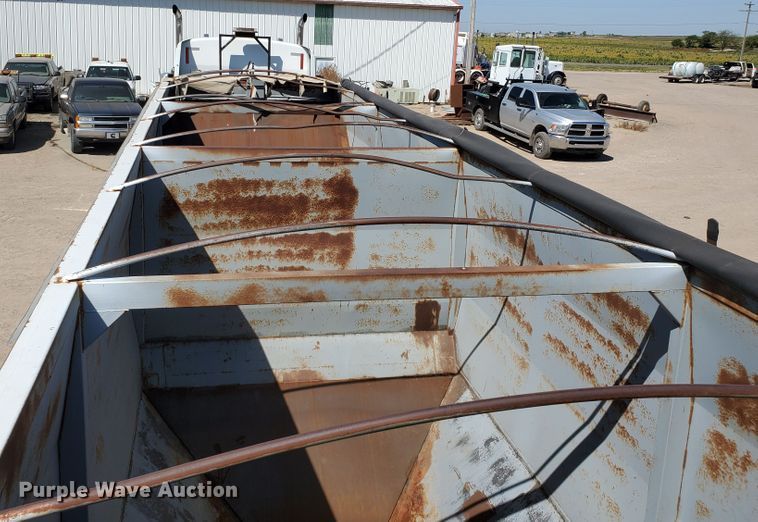 image for item DF5699 1994 Wheeler double hopper grain trailer