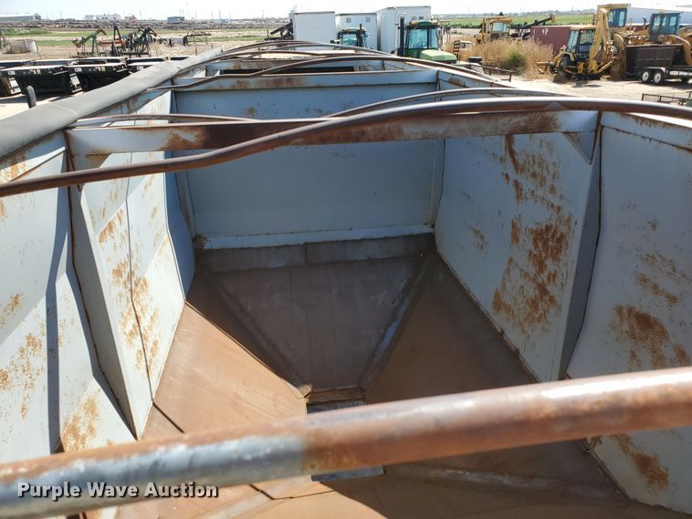 image for item DF5699 1994 Wheeler double hopper grain trailer