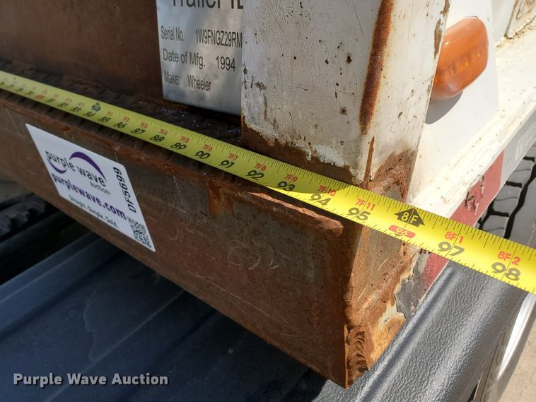 image for item DF5699 1994 Wheeler double hopper grain trailer