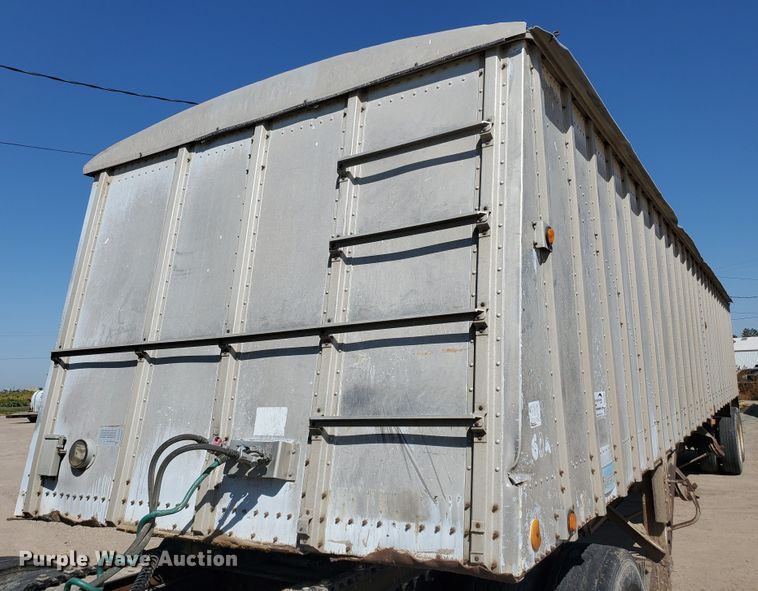 image for item DF5701 1983 Meritt GS-420-20 double hopper grain trailer