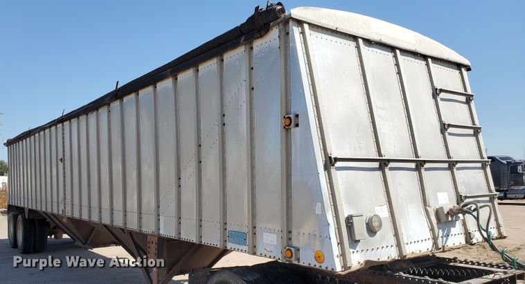 image for item DF5701 1983 Meritt GS-420-20 double hopper grain trailer