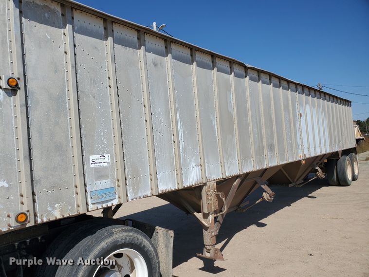 image for item DF5701 1983 Meritt GS-420-20 double hopper grain trailer