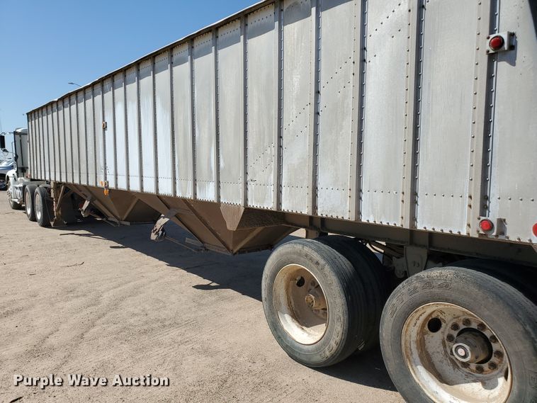 image for item DF5701 1983 Meritt GS-420-20 double hopper grain trailer