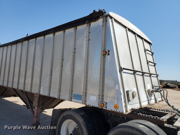 image for item DF5701 1983 Meritt GS-420-20 double hopper grain trailer