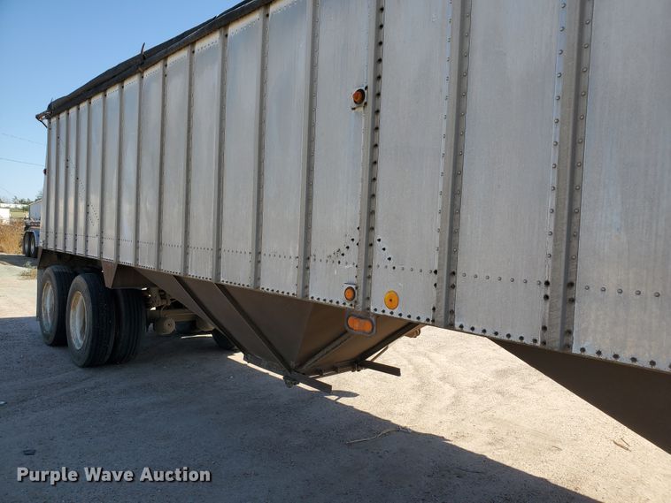 image for item DF5701 1983 Meritt GS-420-20 double hopper grain trailer