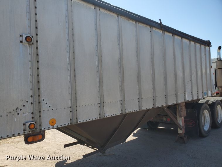 image for item DF5701 1983 Meritt GS-420-20 double hopper grain trailer