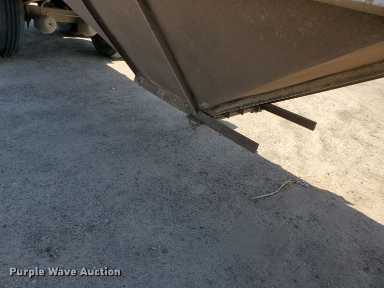 image for item DF5701 1983 Meritt GS-420-20 double hopper grain trailer