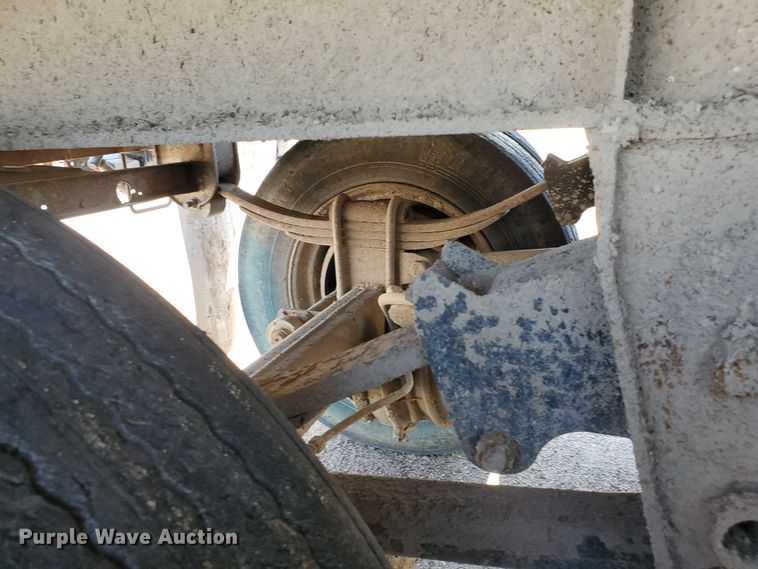 image for item DF5701 1983 Meritt GS-420-20 double hopper grain trailer