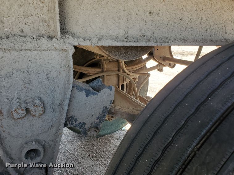 image for item DF5701 1983 Meritt GS-420-20 double hopper grain trailer